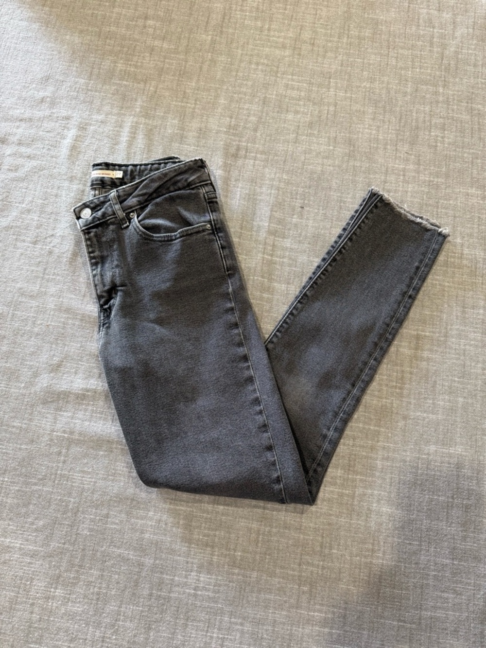 Levis High-Rise Black Skinny Jeans